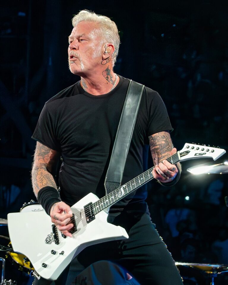 james hetfield girlfriend: Engagement to Adriana Gillett